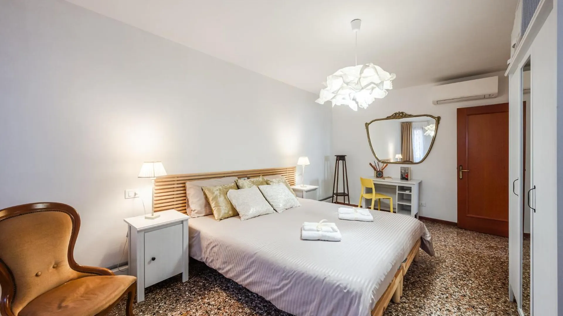 Queen Home Carlotta Venice 0*,  Italy