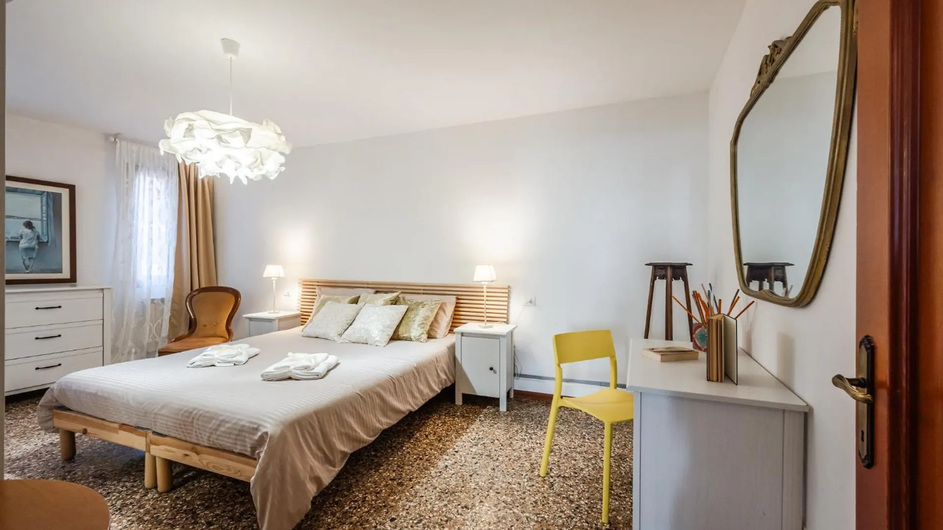Queen Home Carlotta Venice Apartment